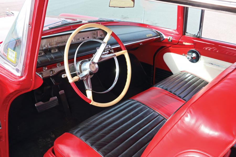 Интерьер Lincoln Premiere Hardtop Coupe (60B) 1956 года  (фото 1 из 15)